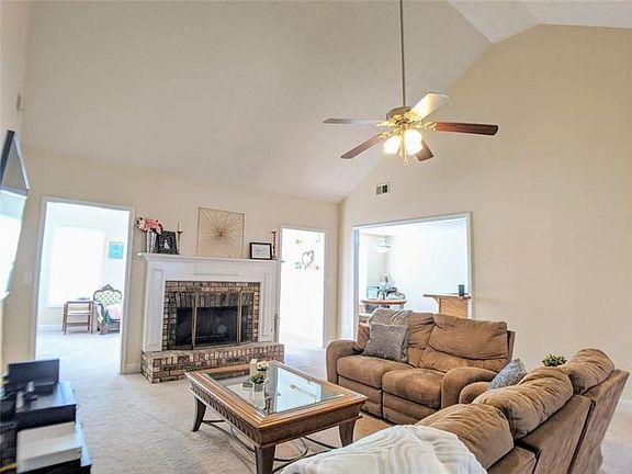 3rd image of 950 Golden Meadows Ln