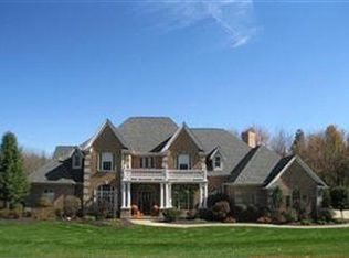 668 Overlook Dr, Cuyahoga Falls, OH 44223