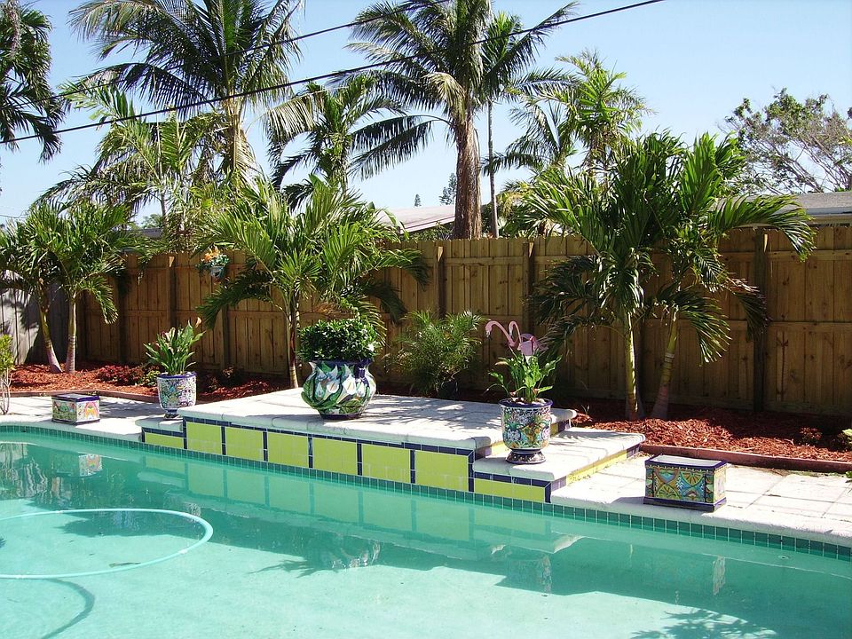 Pool great shape/waterfall