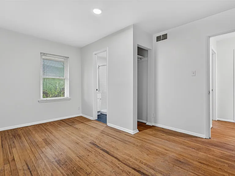 366 SE Wilshire Ave — Photo 15