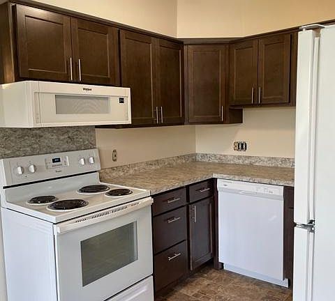 3rd image of 4601 W Saginaw Hwy