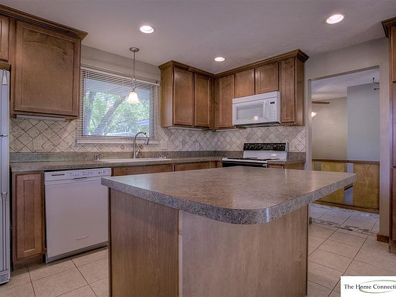 2nd image of 8503 Grand Ave