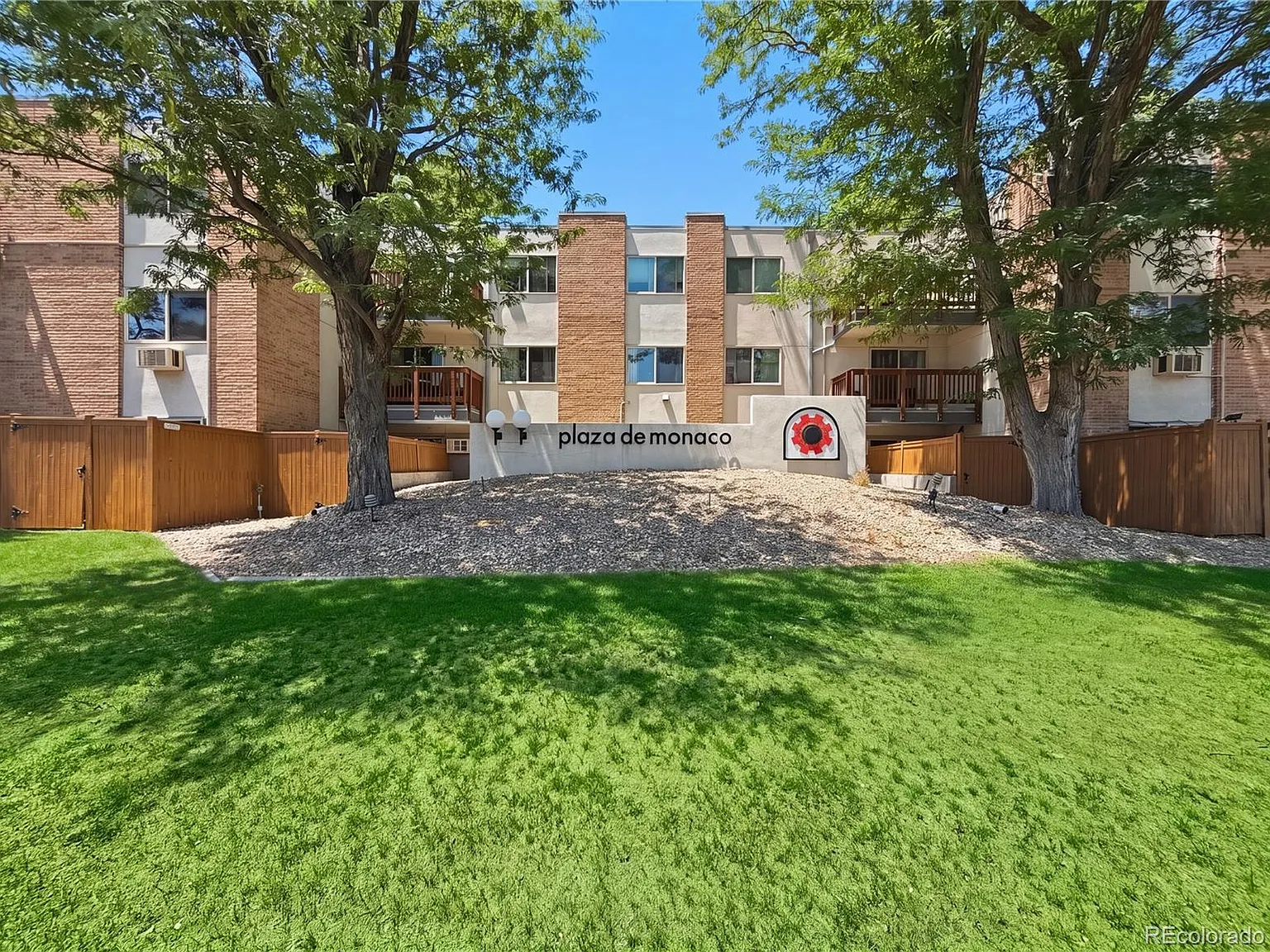 2835 S Monaco Street Pkwy — Photo 1