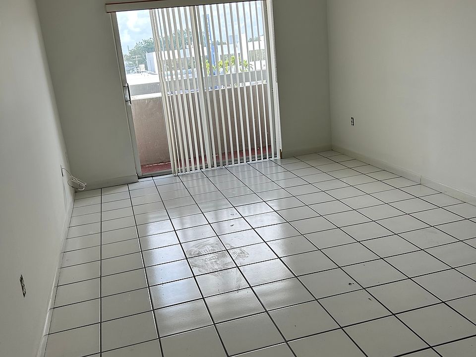 1st image of 600 NW 32nd Pl APT 405