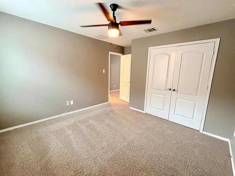 541 Landmark Fls — Photo 11