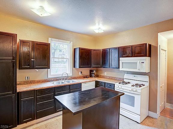 4th image of 671 Magnolia Ave E