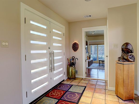 4th image of 9419 Viewside Dr