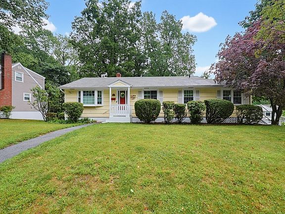 4th image of 32 Saratoga Dr