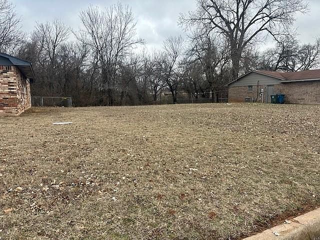 1st image of 4202 N Shadybrook Dr #4