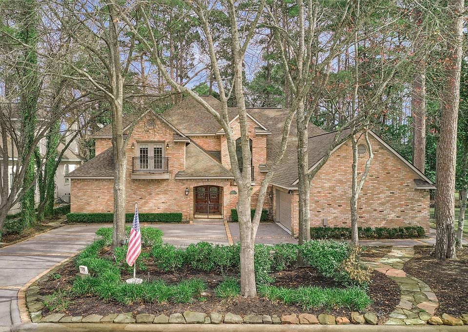 Welcome home to 2024 Bentwater Drive.