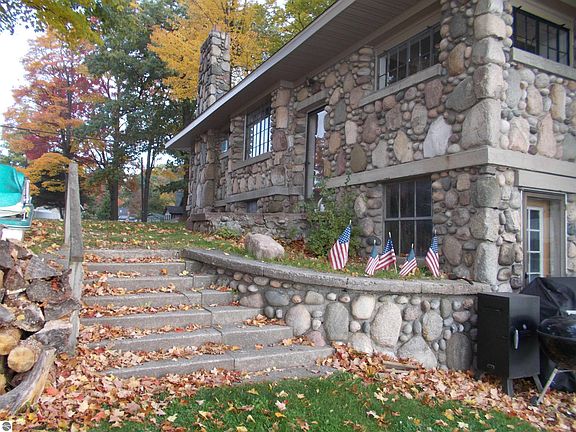 3rd image of 3672 Forest Dr