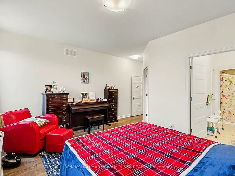 656 Bracewell St — Photo 20