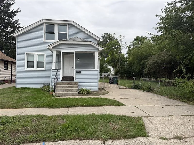 4 bed, 1194 sqft, $1,600 — Photo 1