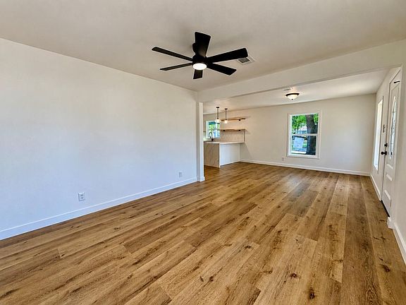 2nd image of 925 Joseph St