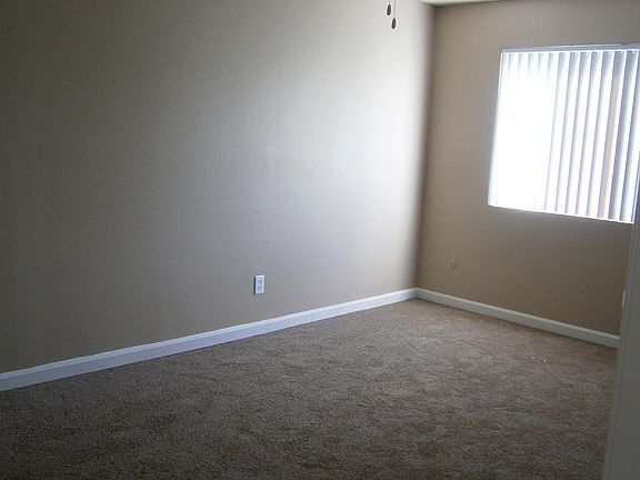4th image of 941 43rd Ave