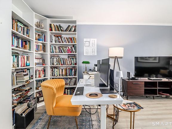 5th image of 30 Glenbrook Road APT 10F