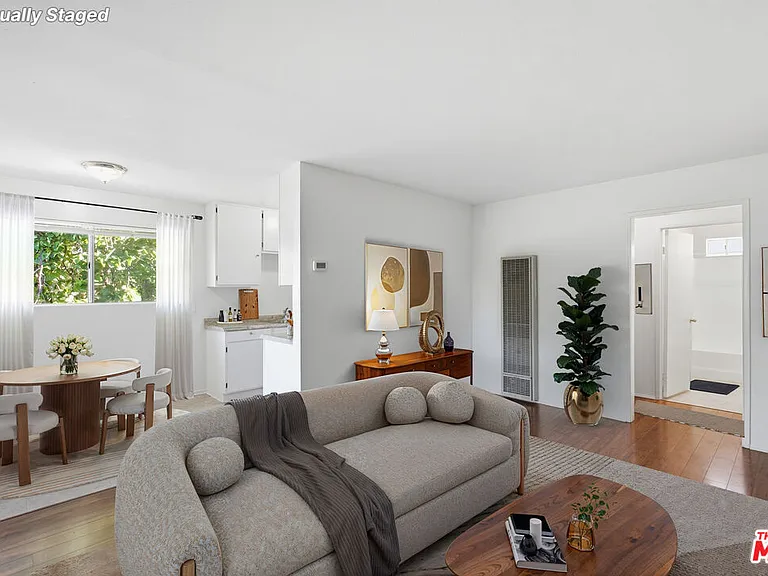 14551 Vose St #C — Photo 1