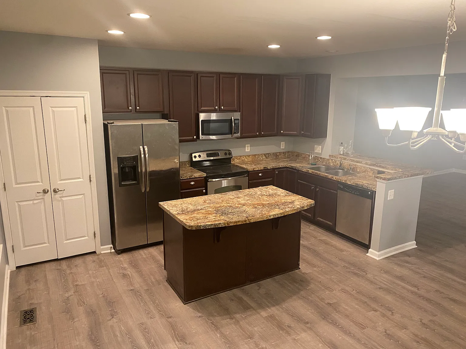 3 bed, $2,650 — Photo 2