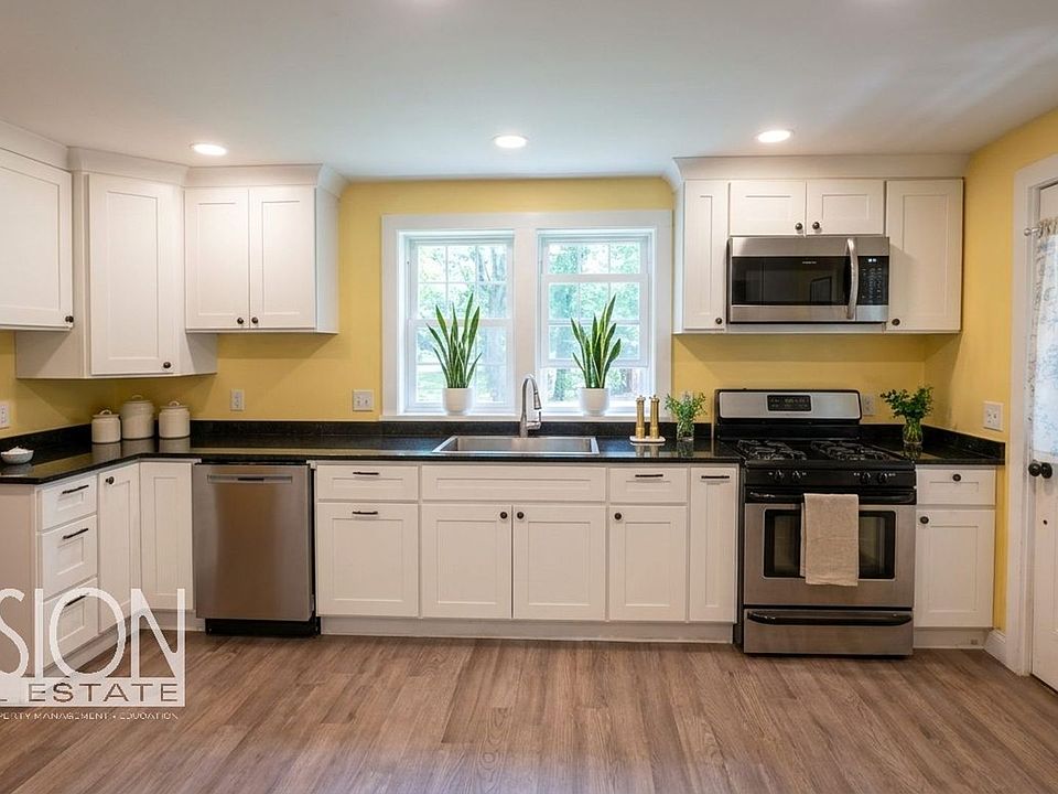 1st image of 282 Ethan Allen Pkwy APT 1