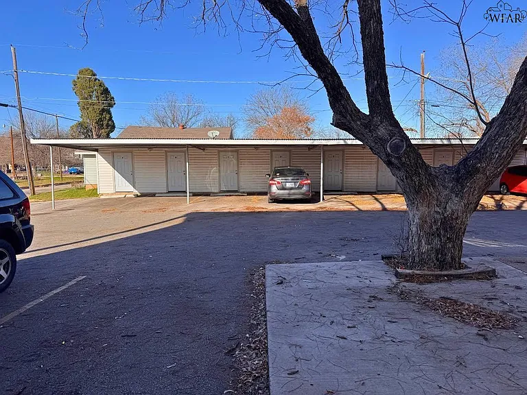 1611 Bell St — Photo 16
