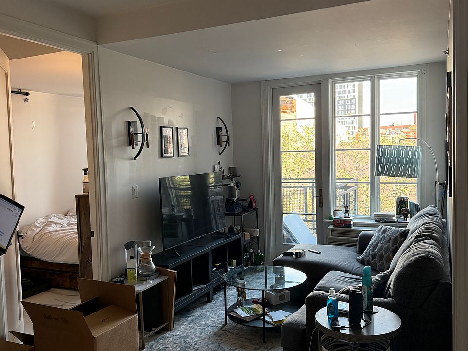 1st image of 987 Willoughby Ave #4C
