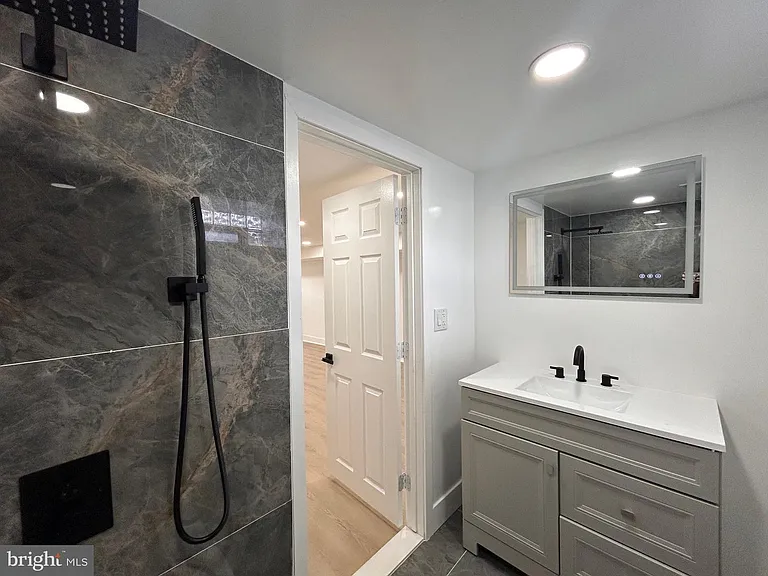 8033 Williams Ave — Photo 28