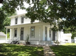 221 W Washington St, Mendon, IL 62351