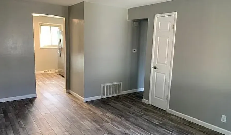 2 bed, 800 sqft, $1,300 — Photo 2
