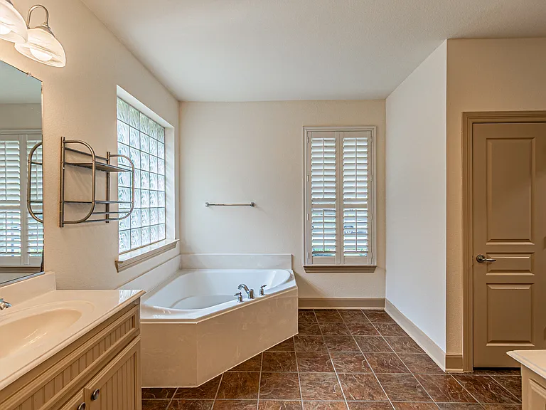 15097 Blakehill Dr — Photo 30