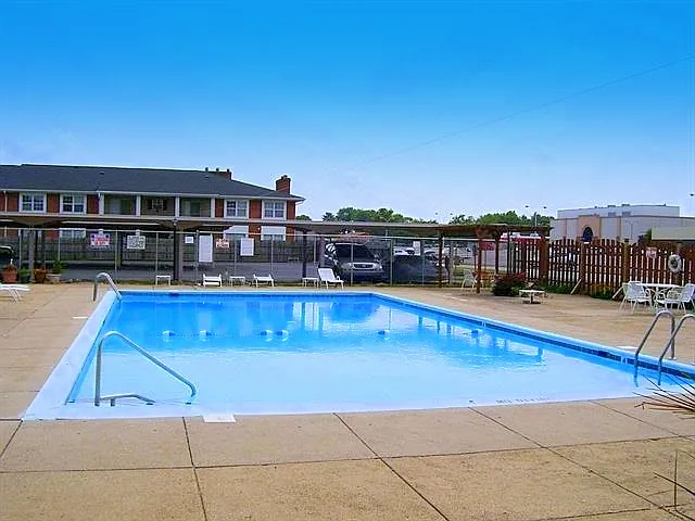 Furnished 2 Bedroom/2 Bath 5th Floor Condo — Photo 2