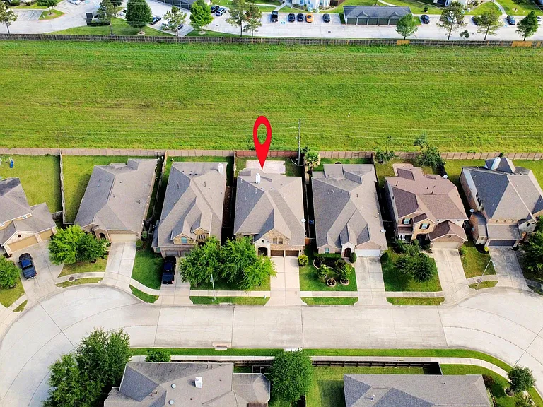 9815 Patricia Haven Ln — Photo 3