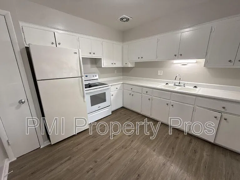7701 W Hampton Ave #5 — Photo 6