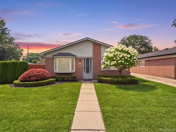 23708 Talbot St, Saint Clair Shores, MI 48082