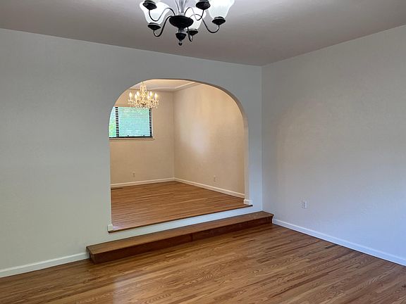 2nd image of 5476 Castle Glen Ave