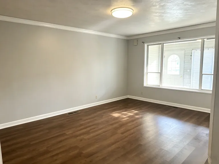 924 Princess Dr — Photo 3