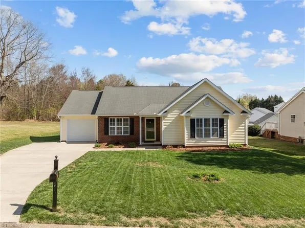 1061 Lavada South Dr, Winston Salem, NC 27103