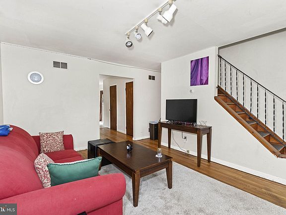 5th image of 17 White Clay Dr