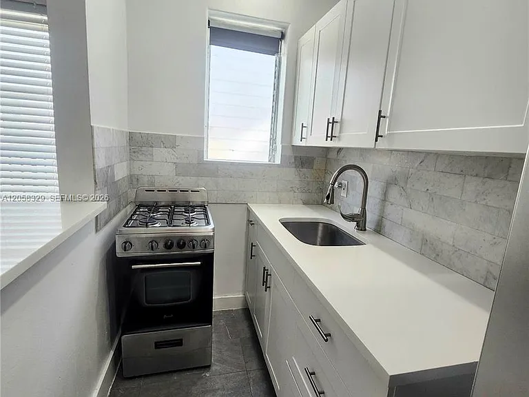 1557 Euclid Ave #5 — Photo 8