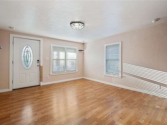 4th image of 1007 Frank Ave