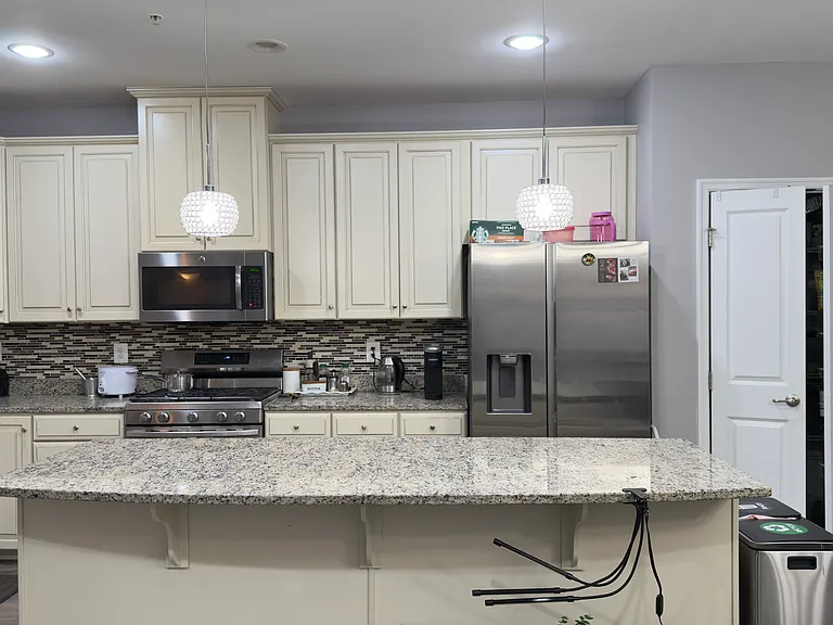 5825 Rochefort St — Photo 2