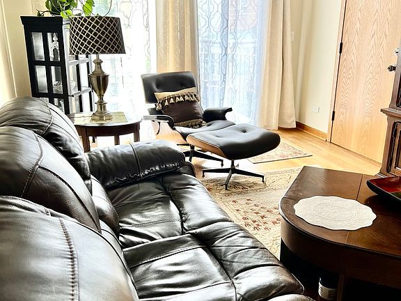 3rd image of 3553 N Neenah Ave #2C