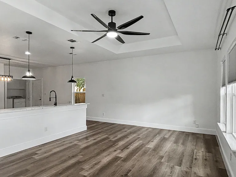 109 Sample St — Photo 2