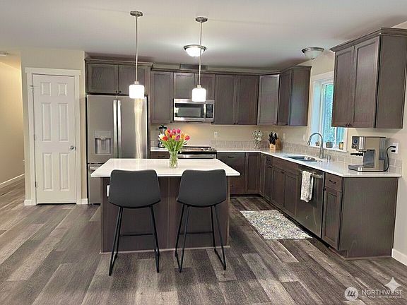 Virtually staged kitchen>
