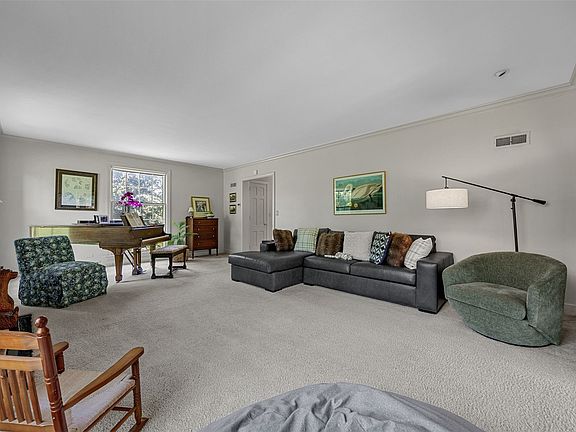 5th image of 2168 Linden Dr SE