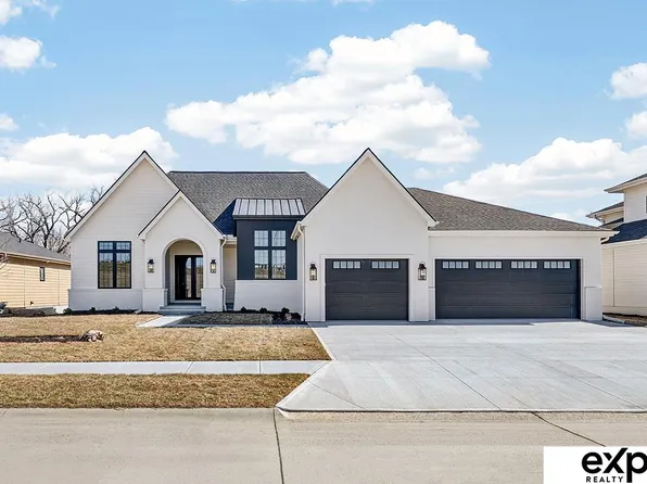 19905 V St, Omaha, NE 68135