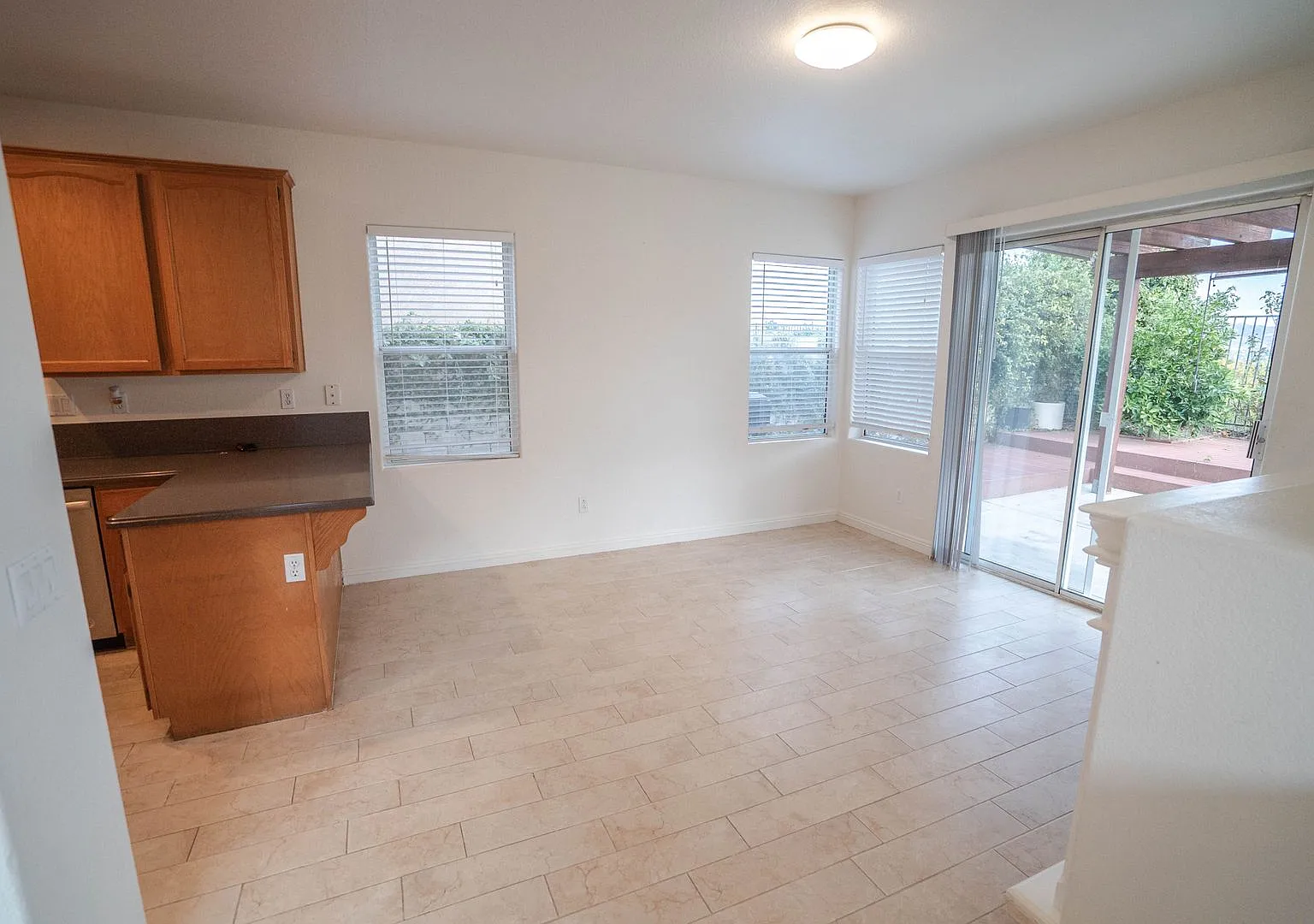 Stevenson Ranch 3 Bedroom Home for Rent! — Photo 4