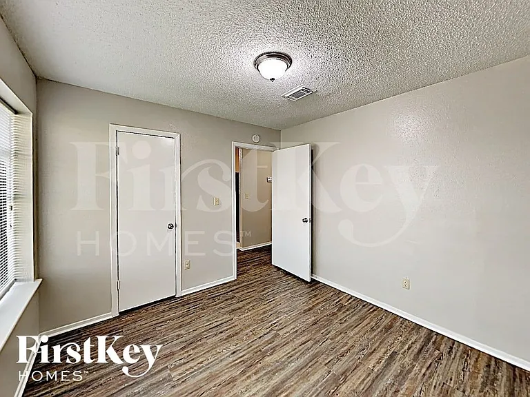 10507 Village Trail Dr — Photo 8