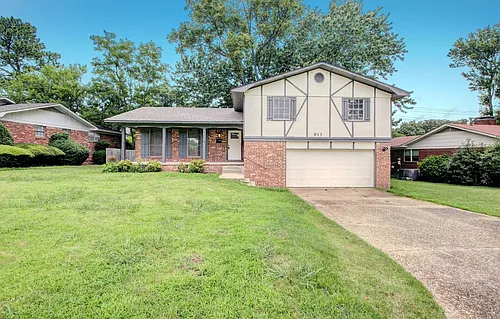 813 W A Ave Photo 1