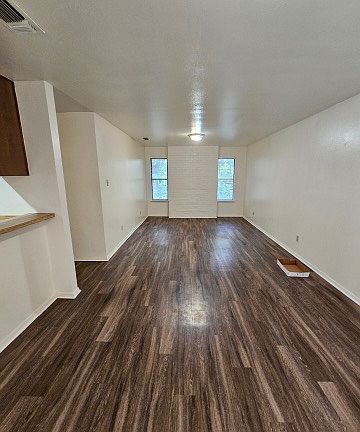 2nd image of 605 W Oak St Unit 14