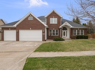 8903 Highland Dr, Rock Island, IL 61201